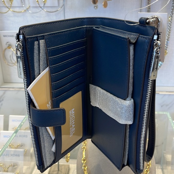 Michael Kors Jet Set Large Ombré Signature Logo Wristlet Wallet Phone
NAVY
NWT - Picture 8 of 16